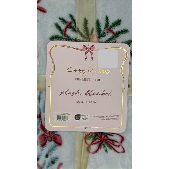 Cozy Under “The Mistletoe” Plush Blanket – Extremely Soft Holiday Throw – NWT - Picture 4 of 11
